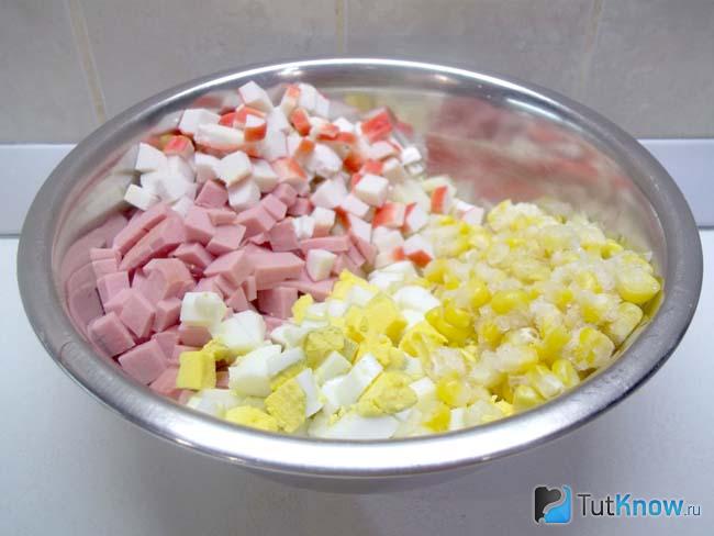 Продукты соединены в миске