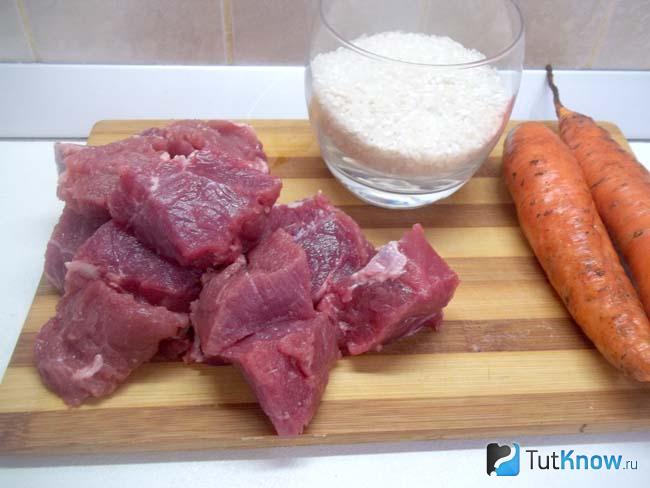Мясо нарезано кусками
