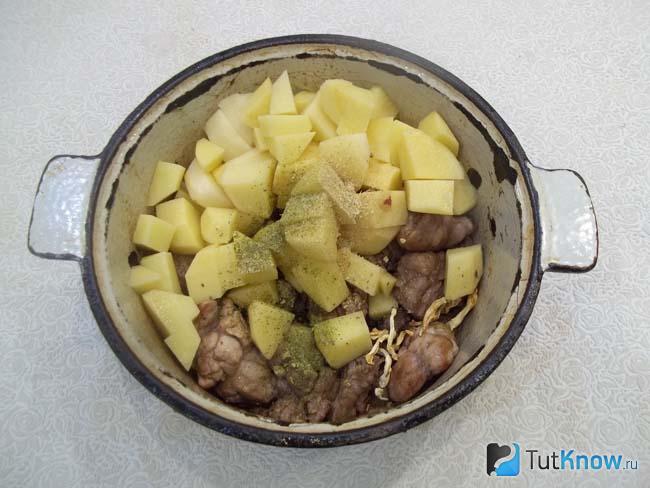 Продукты приправлены специями