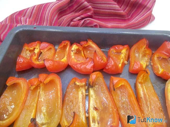 Готовые печеные болгарские перцы
