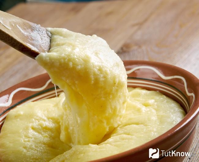 Кукурузная каша махлама с сыром Кашар пейнир