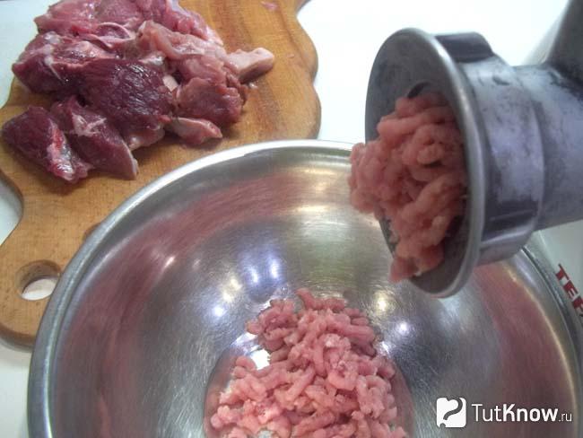 Мясо перекручено на мясорубке