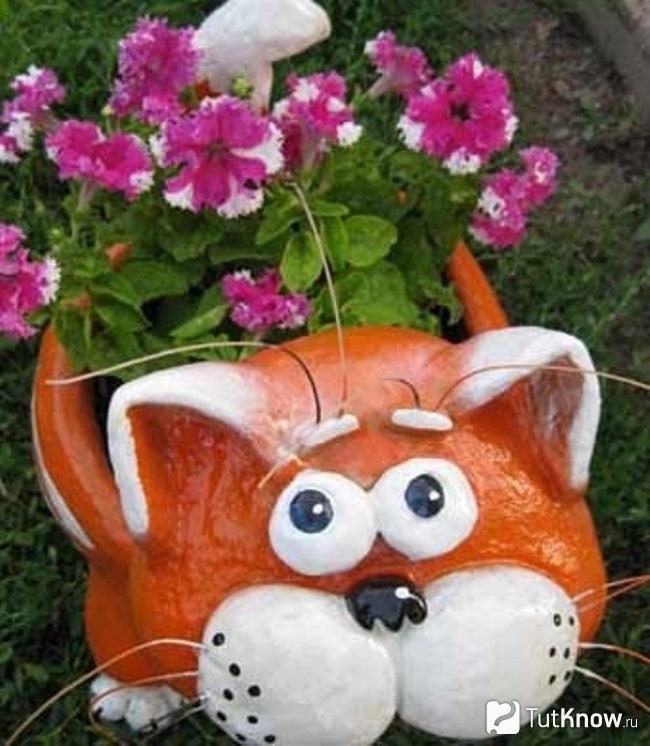 Цветник в виде котика
