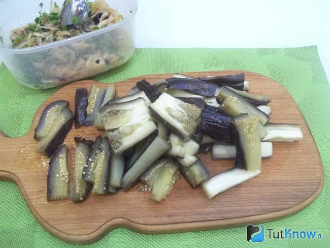 Баклажаны отварены и нарезаны