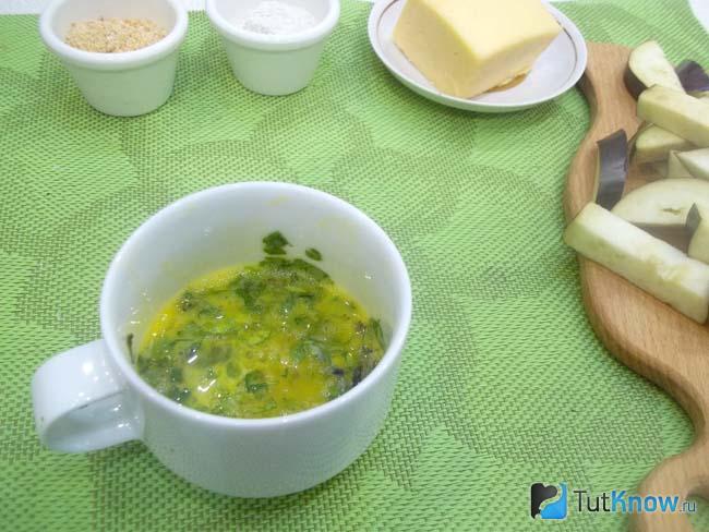 Яичная масса соединена с зеленью