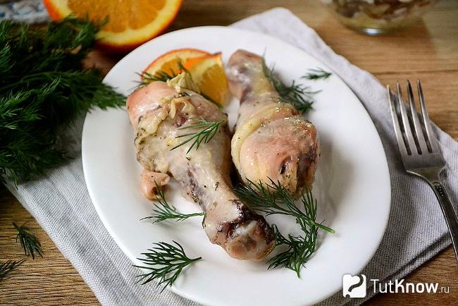 Готовое мясо курицы в апельсинах