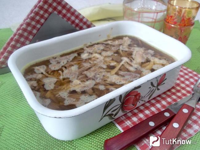 Готовый холодец из птицы