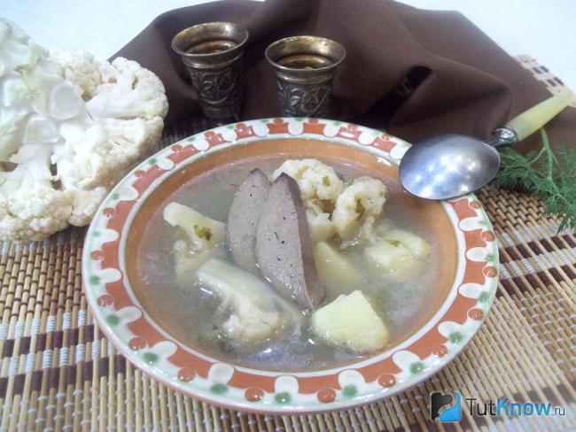 Готовый суп с печенью и цветной капустой