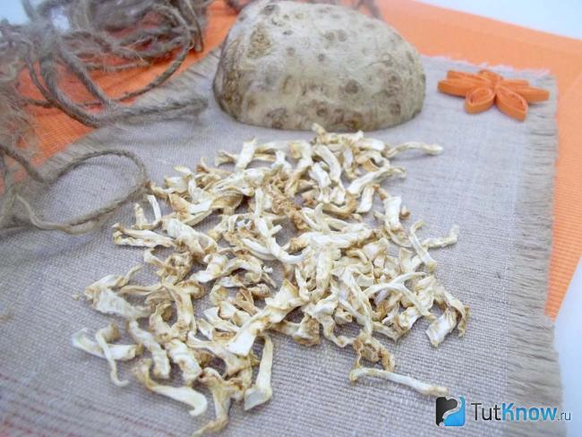 Готовый сушеный корень сельдерея