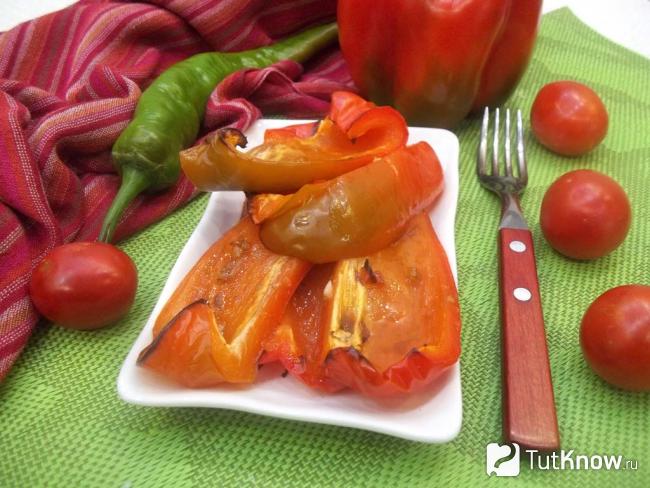 Готовые печеные болгарские перцы