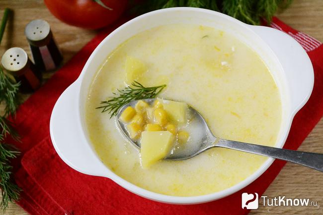 Вкусный суп с кукурузой и сыром на курином бульоне