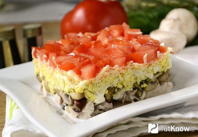 Салат «Красная шапочка» с курицей
