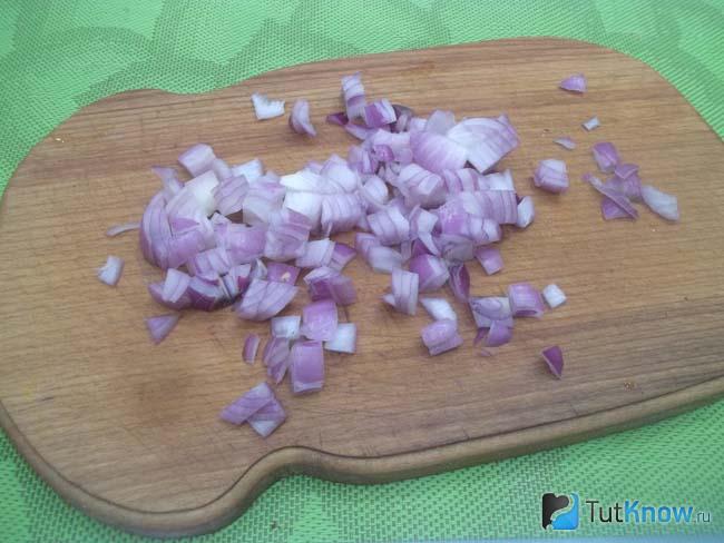 Репчатый лук нашинкован