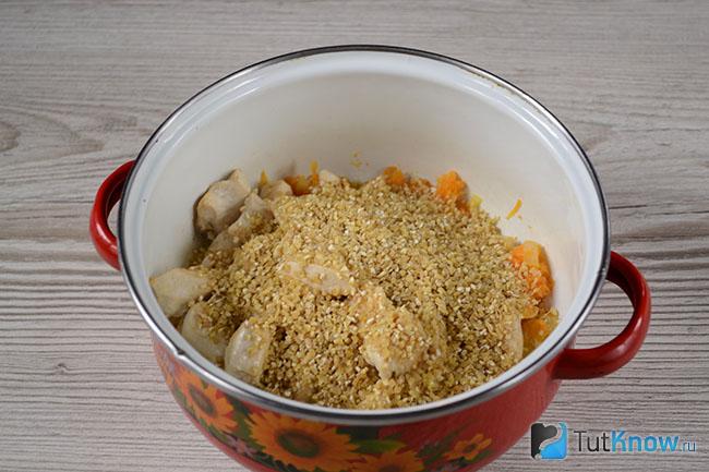 Пшеничная крупа с куриным филе и зажаркой