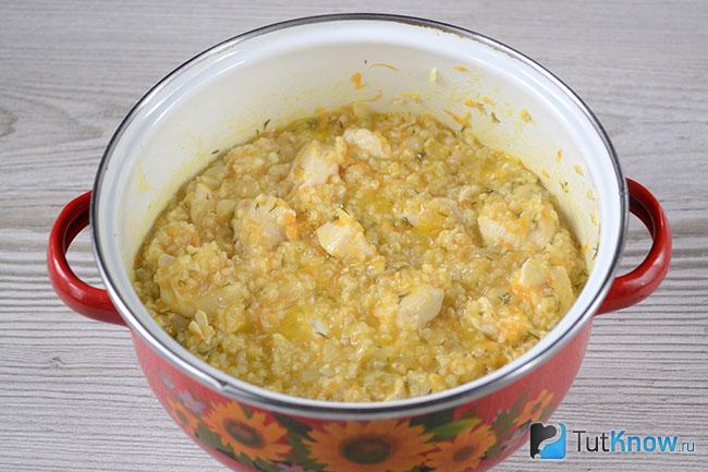 Готовая пшеничная каша с куриным филе