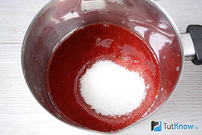 Клубничное пюре с сахаром