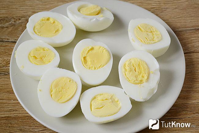 Вареные куриные яйца
