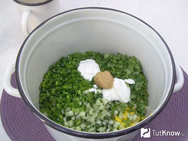 К продуктам добавлен майонез и горчица