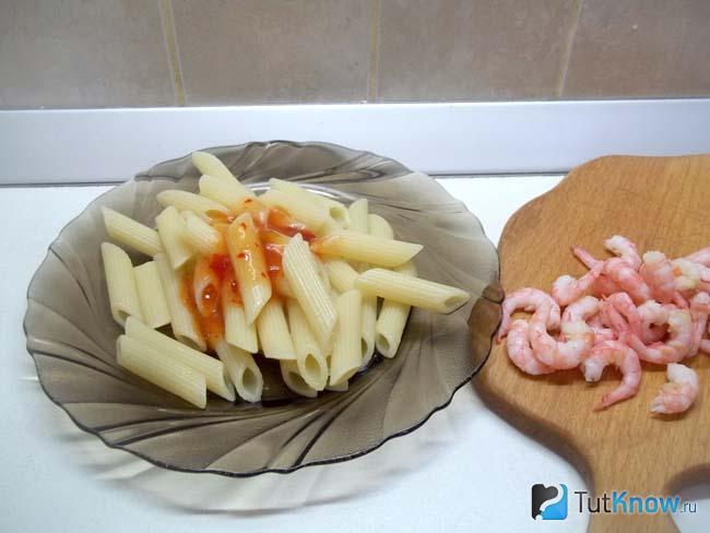 Макароны заправлены кетчупом
