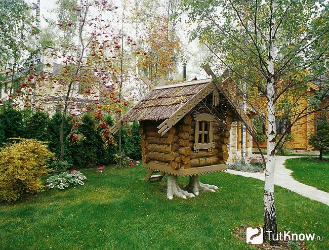 Избушка на куриных ножках в русском стиле