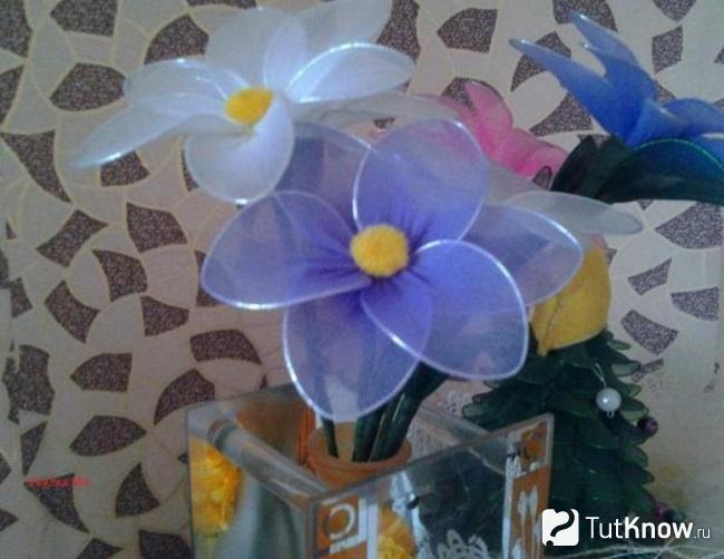 Весенние цветы из колготок