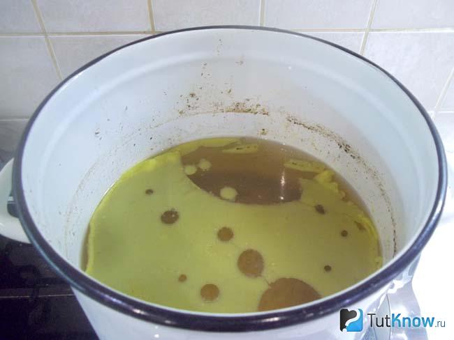 Готовый простой куриный бульон