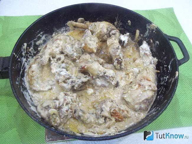 Готовая курица по-кабардински со сметаной