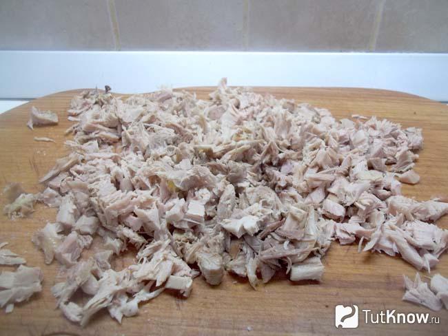 Курица нарезана