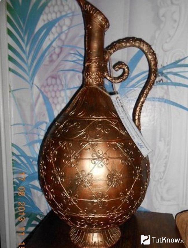 Изящный кувшин