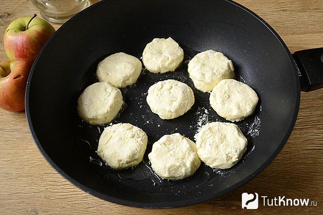 Сырники на сковороде