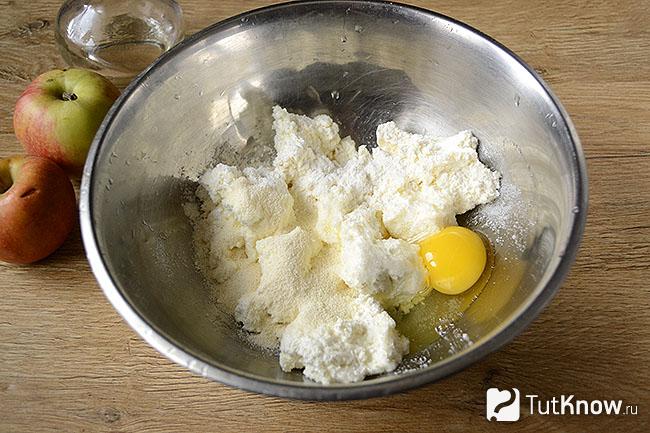 Творог с манкой и яйцом