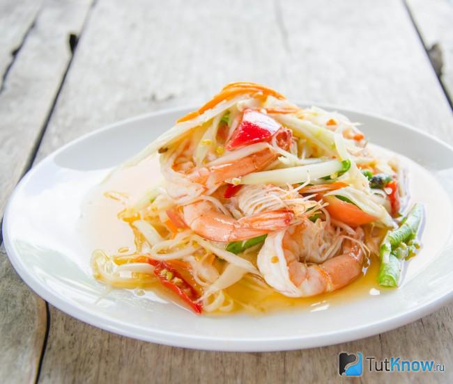 Салат из папайи с креветками