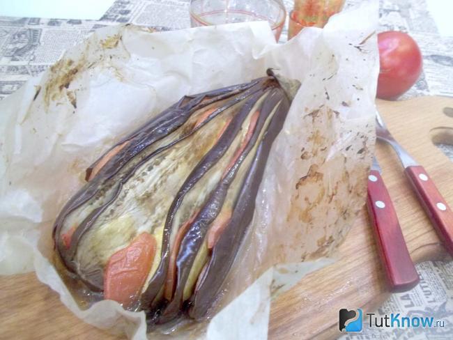 Готовый Веер из баклажанов с помидорами и сыром