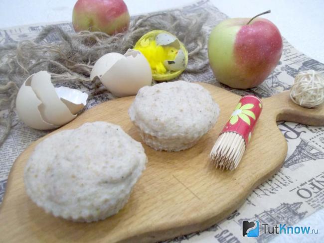 Готовое суфле с яблочным пюре и яичными белками на паровой бане