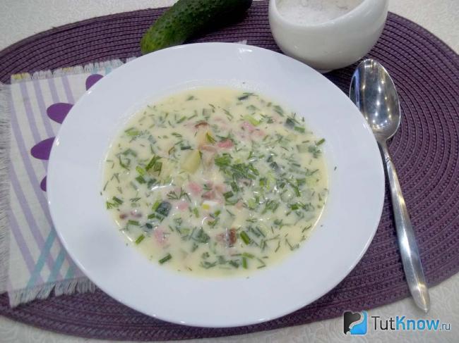 Готовая окрошка на воде с майонезом и горчицей