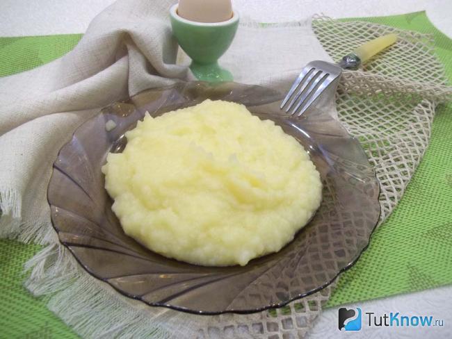 Готовое картофельное пюре со сливками и лавровым листом