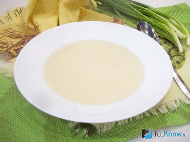 Готовый простой куриный бульон