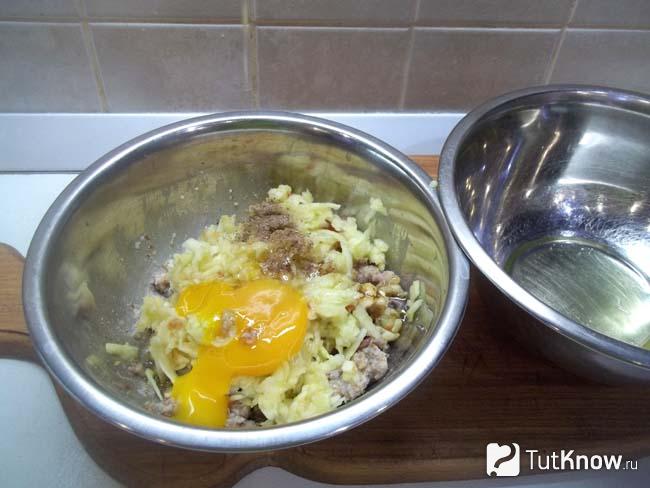 К продуктам добавлен яичный желток