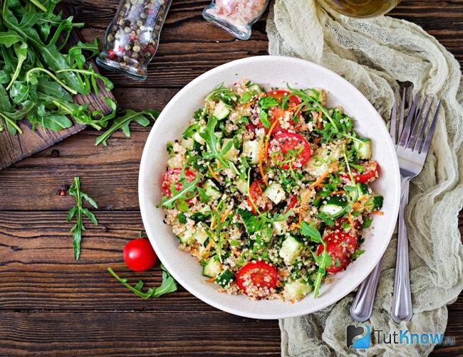 Киноа с овощами и малиновым уксусом