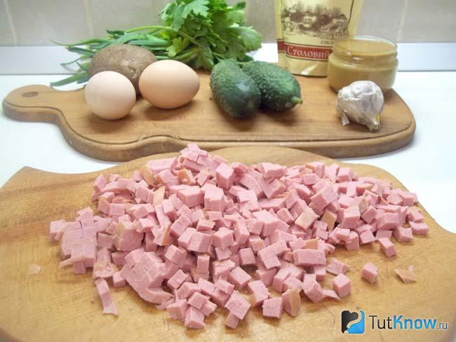 Колбаса нарезана