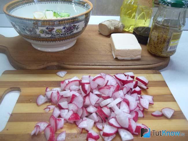 редис нарезан четверть кольцами
