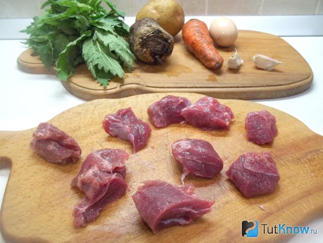 Мясо нарезано кусочками