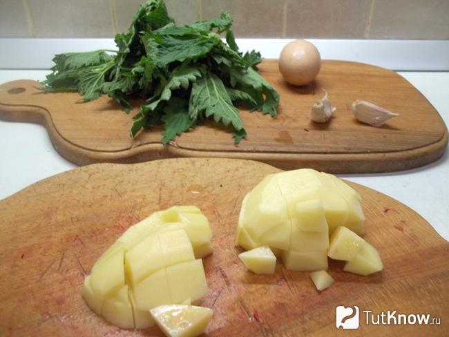 Картофель очищен и нарезан кубиками