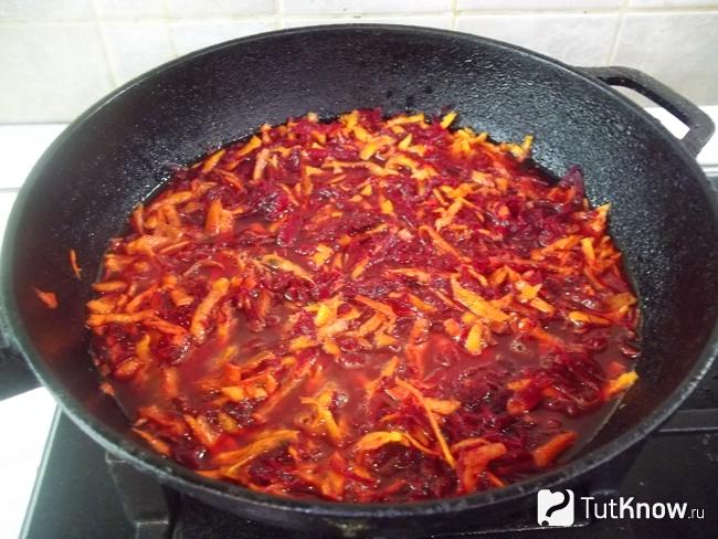 Морковь и свекла тушатся