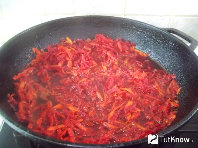 Морковь и свекла тушатся