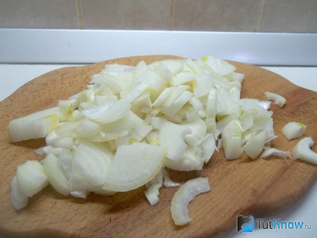 Репчатый лук нашинкован