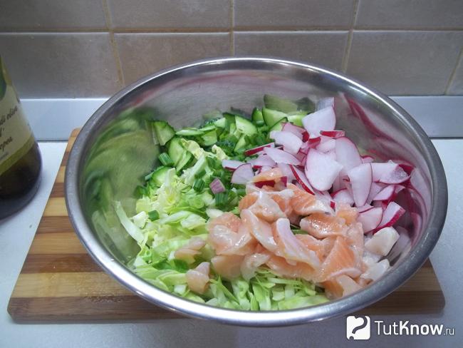 Продукты сложены в миску