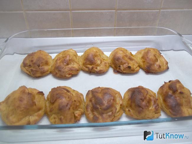 Готовые сосиски в картофельном тесте в духовке