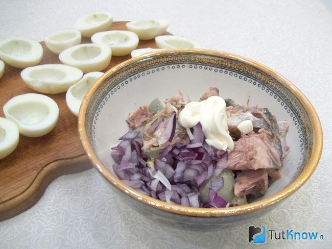 К продуктам добавлен майонез