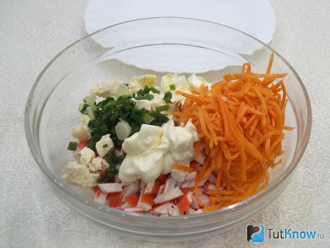 К продуктам добавлена зелень и майонез